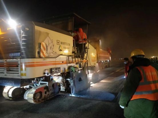 長沙太空金路橋材料有限公司,雙鋼輪壓路機(jī),福格勒瀝青攤鋪機(jī),AC系列,AF系列,SBS系列