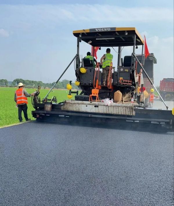 長(zhǎng)沙太空金路橋材料有限公司,雙鋼輪壓路機(jī),福格勒瀝青攤鋪機(jī),AC系列,AF系列,SBS系列